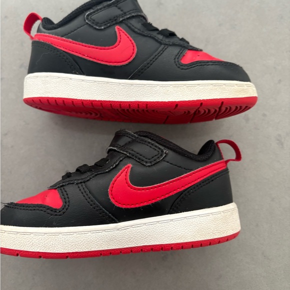 Nike toddler red and black court borough sneakers - Picture 1 of 8